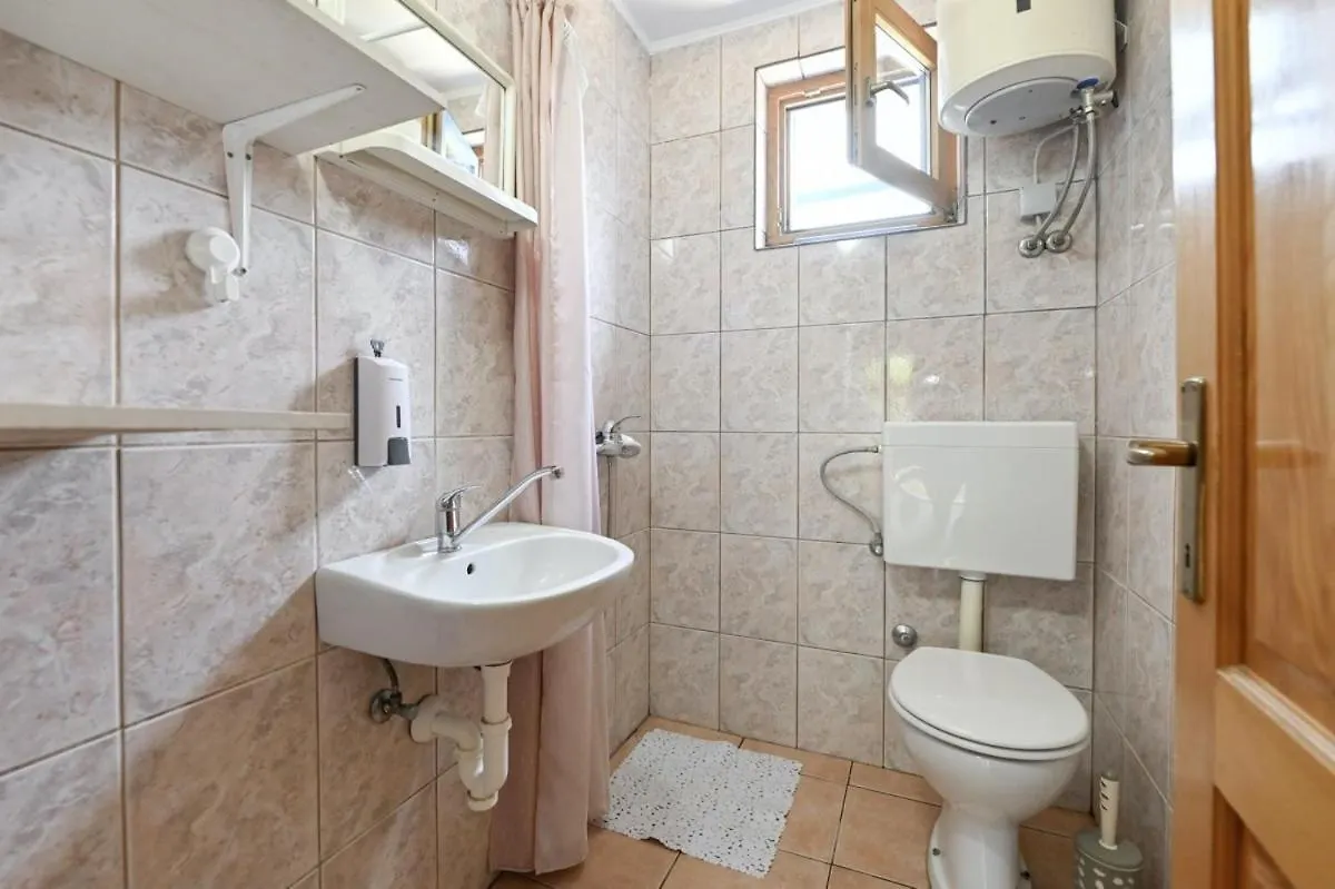 Villa Marianna In Pag - Haus Fuer 5 Personen Pag Town Casa vacanze